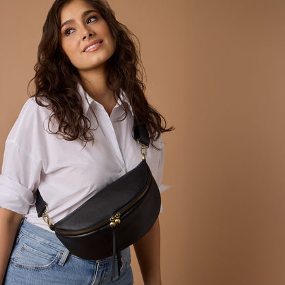 Hunter Medium Belt Bag In Pebbled Leather - Black | HOBO Latest