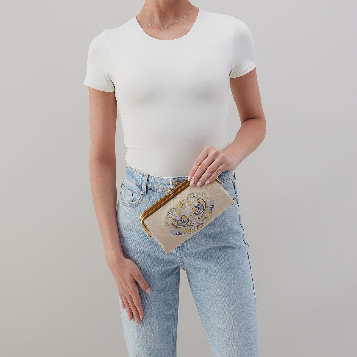 Lauren Clutch-Wallet In Pebbled Leather - Birch | HOBO Recommended