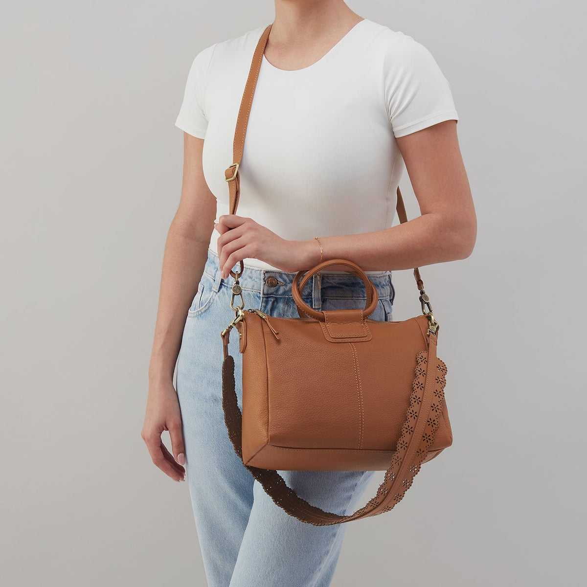 Sheila Medium Satchel In Pebbled Leather - Warm Honey | HOBO Classic