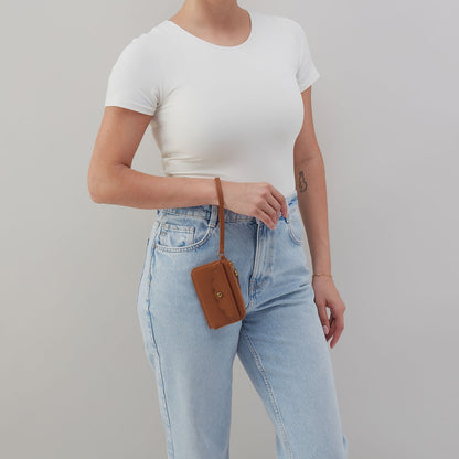 Tabby Card Wristlet In Pebbled Leather - Warm Honey | HOBO Customer Favorite
