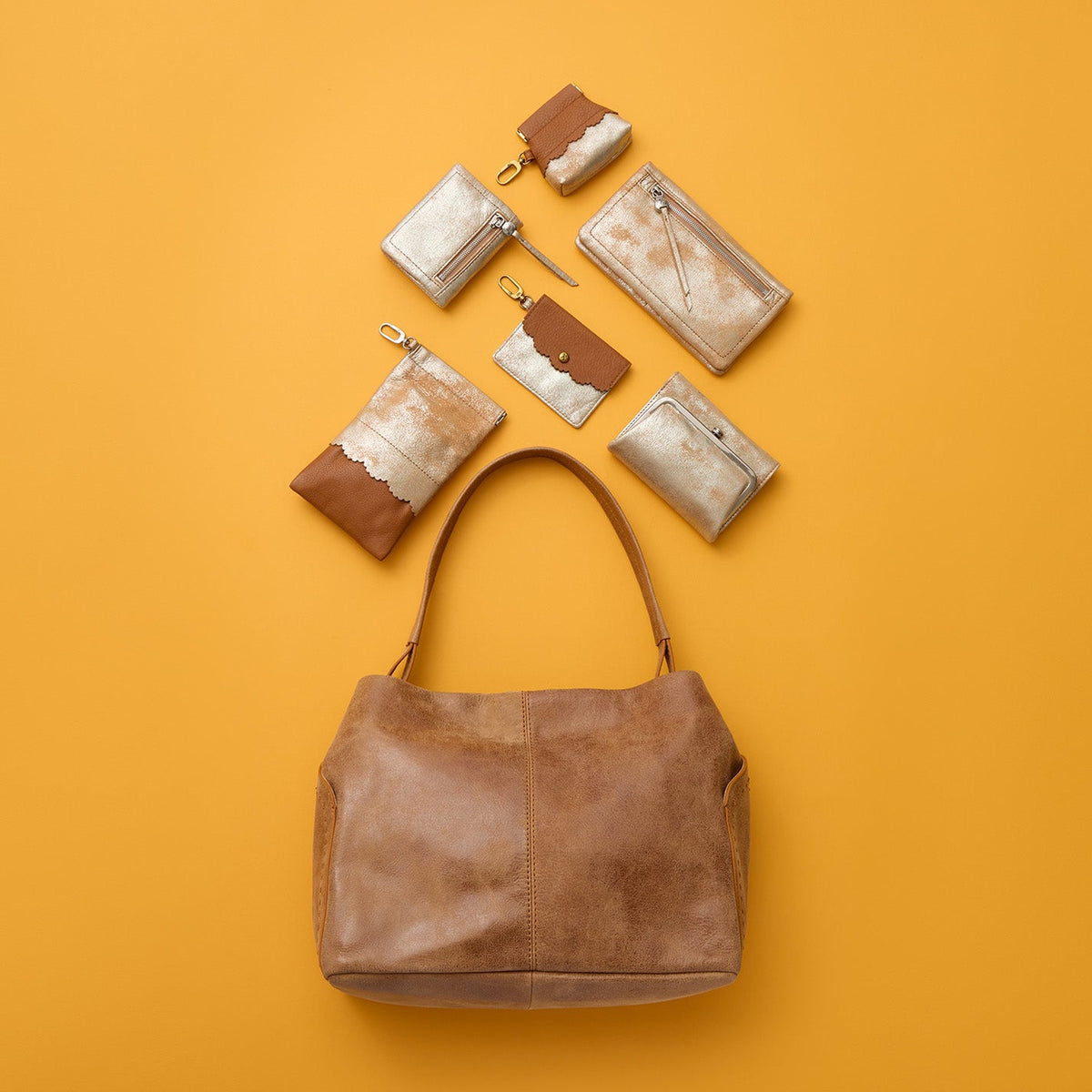 Tabby Flap Card Case In Metallic Leather - Saddle Stardust | HOBO Smart Buy