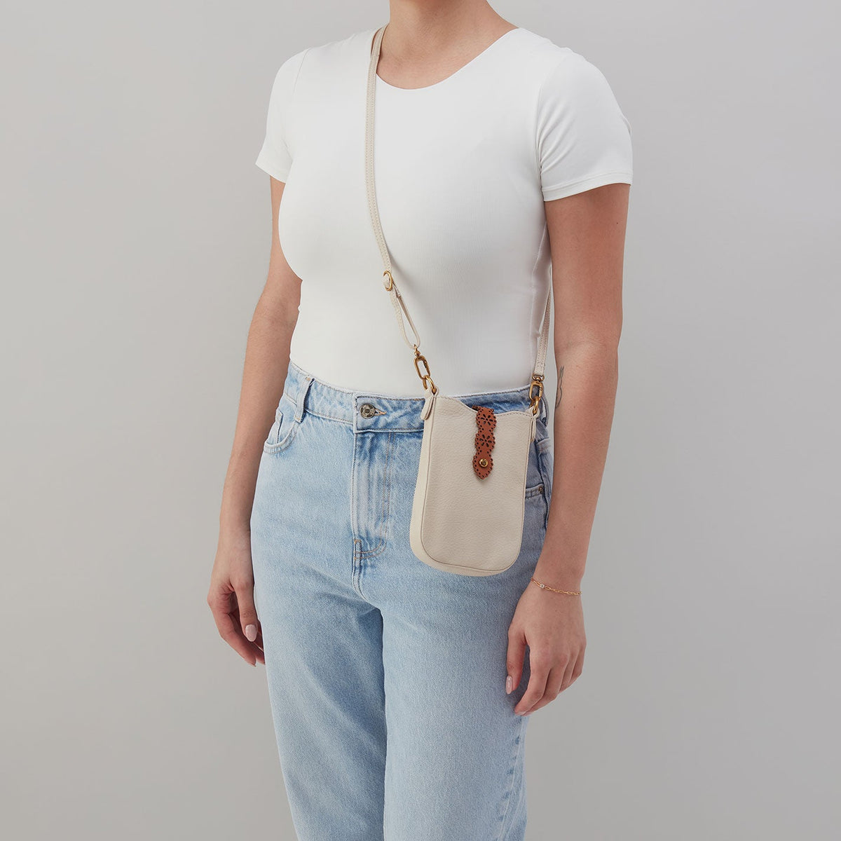 Tabby Phone Crossbody In Pebbled Leather - Birch | HOBO Quality